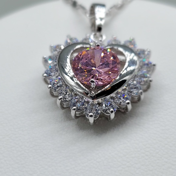 24K White Gold Heart Pendant with Necklace GF NEW - Picture 3 of 4